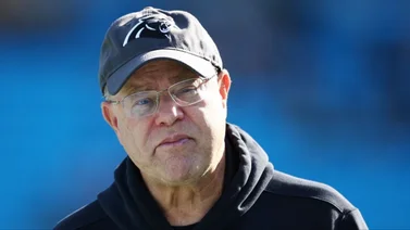 NFL multa a dueño de Carolina Panthers tras un grave gesto con un fanático: ¿Qué hizo? (Video)