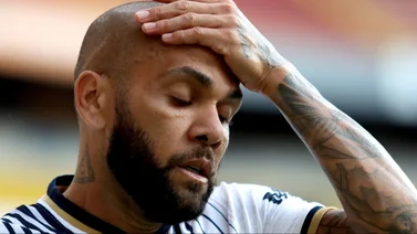 ¿Alves en más problemas? Presunta víctima denunciaría a la madre del jugador en medio del juicio por supuesta violación (+Video)