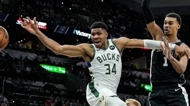 NBA: ¡No en mi casa! Víctor Wembanyama le propina el "Tapón del Año" a Giannis Antetokounmpo (+Video)