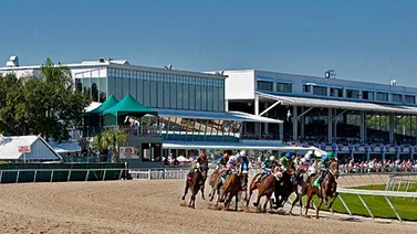 Jinetes venezolanos pagan los mejores dividendos del domingo en este hipódromo de Estados Unidos 