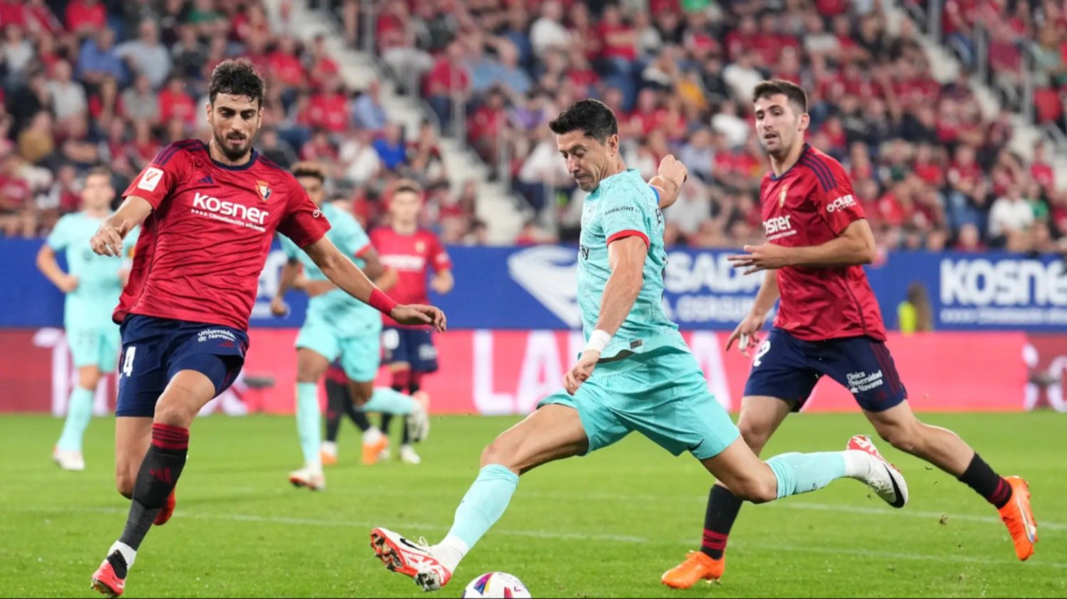 El nuevo balón 'Amberes' con el que Osasuna y Real Madrid jugarán la final  de Copa