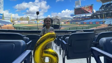 LVBP: Kairy, la pequeña fanática que celebró su cumpleaños con los Leones del Caracas (+Video)