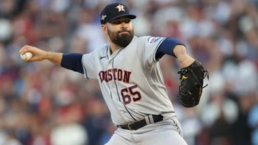 MLB: Mexicano José Urquidy continuará una temporada mas con los Astros de Houston