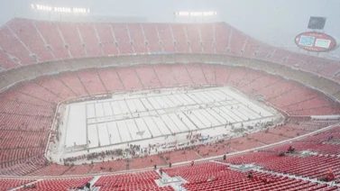 Chiefs y Dolphins se enfrentan en el partido más frío del año: Fanáticos rematan entradas 