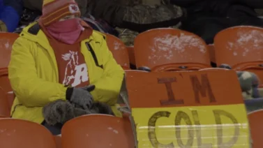 Así gozan el frío los fanáticos de los Dolphins y los Chiefs (+Video)