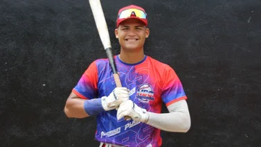 MLB: Medias Blancas de Chicago concretan millonaria firma de este poderoso prospecto venezolano 