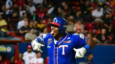 LVBP: ¡Imparable! Yasiel Puig sigue produciendo con Tiburones con este kilométrico batazo 