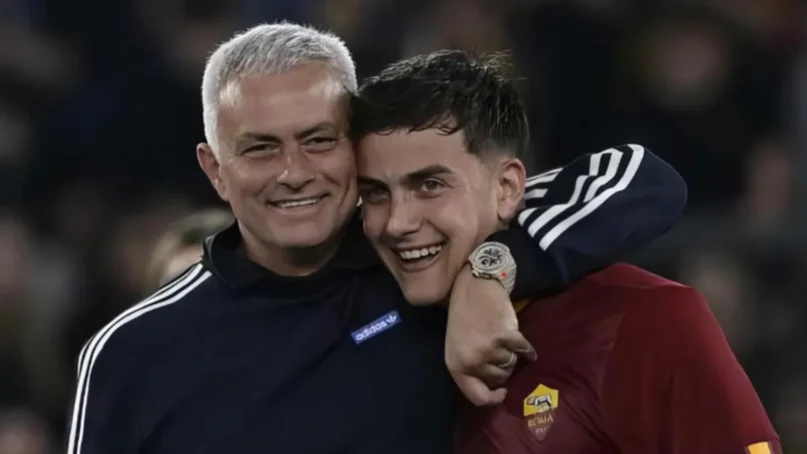 Paulo Dybala dedica emotivo mensaje a José Mourinho tras ser despedido de la Roma