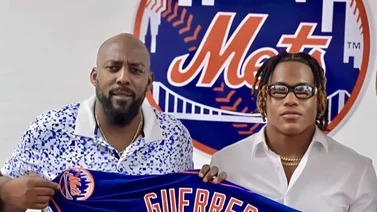 ¡Admirable! Vladimir Guerrero logra la firma de sus tres hijos en MLB (+Video)