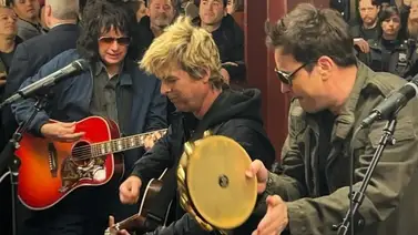Así sorprendió la banda "Green Day" junto al animador Jimmy Fallon a los viajeros del metro en Nueva York (+Video) Así sorprendió la banda "Green Day" junto al animador Jimmy Fallon a los viajeros del metro en Nueva York (+Video)