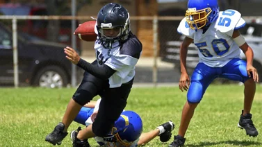Esto es lo que opina el gobernador de California sobre la propuesta de prohibir a los niños poder jugar Fútbol Americano 
