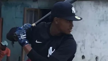 MLB: Conoce al prospecto dominicano de los Yankees que construirá una iglesia con el dinero de su firma 
