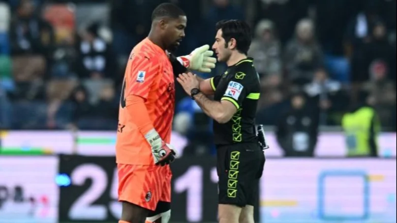 Serie A: ¡Escandalo italiano! Detuvieron el juego entre Udinese y Milan por canticos racistas en contra de este jugador (+Video)