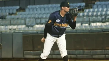 LVBP: Lanzador de Tigres de Aragua es retirado del duelo ante La Guaira luego de fuerte pelotazo (+Video)