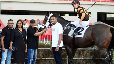 Beisbolista puertorriqueño gana su primera carrera como propietario de purasangres Beisbolista puertorriqueño gana su primera carrera como propietario de purasangres