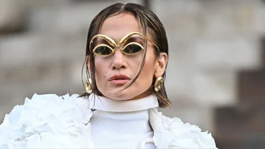 Jennifer López sorprende en la Semana de la Alta Costura de París con nuevo look
