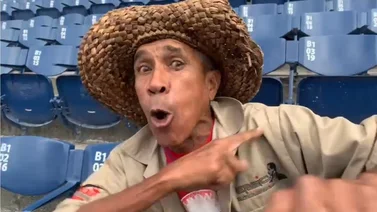 LVBP: Luis "Lucho" Rivero, el fanático de La Guaira que realizó el particular gesto de "están listos" a  Leones (+Video)
