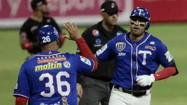 LVBP: ¡Con drama! Arnaldo Hernández domina a Odubel Herrera con bases llenas y Tiburones pone la serie en jaque (finalizado) LVBP: ¡Con drama! Arnaldo Hernández domina a Odubel Herrera con bases llenas y Tiburones pone la serie en jaque (finalizado)