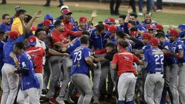 LVBP: ¡Con chapuzones! Así fue la absurda celebración de Tiburones en Barquisimeto (+Video)