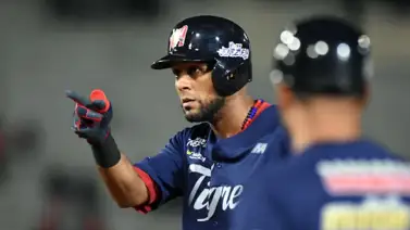 José "Cafecito" Martínez responde: ¿Jugará la Serie del Caribe con Tiburones de La Guaira? José "Cafecito" Martínez responde: ¿Jugará la Serie del Caribe con Tiburones de La Guaira?