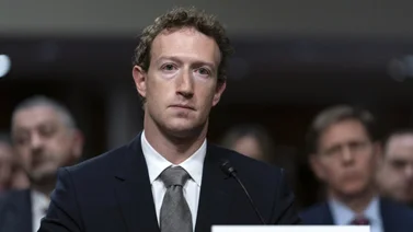 ¡Impensable! Mira lo que hizo Mark Zuckerberg en el Senado de los Estados Unidos (+Video)