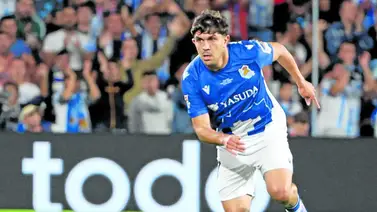 Jon Aramburu renueva con la Real Sociedad y firma una cláusula millonaria Jon Aramburu renueva con la Real Sociedad y firma una cláusula millonaria