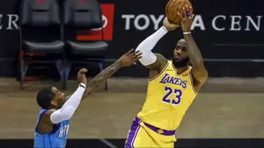 NBA: ¡A un pie! LeBron James anotó un espectacular triple ante Houston Rockets (+Video) NBA: ¡A un pie! LeBron James anotó un espectacular triple ante Houston Rockets (+Video)