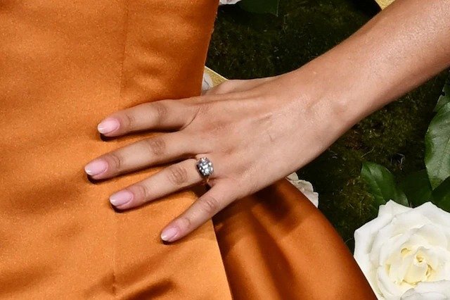 Con anillo de diamante, Zendaya y Tom Holland se comprometen- Con anillo de diamante, Zendaya y Tom Holland se comprometen