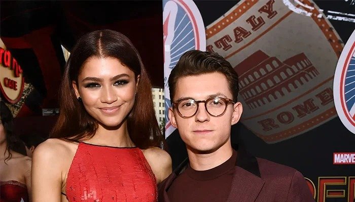 Con anillo de diamante, Zendaya y Tom Holland se comprometen- Con anillo de diamante, Zendaya y Tom Holland se comprometen