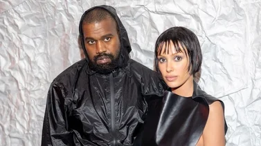 Kanye West felicita a su novia con atrevido video desde la bañera 