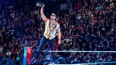 Dwayne Johnson hace su regreso triunfal a la lucha libre 
