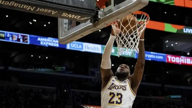 NBA: ¿LeBron James protagoniza la volcada del año ante Dallas Mavericks? (+Video)