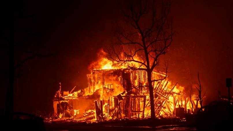 Celebridades en riesgo por fuertes incendios en California 