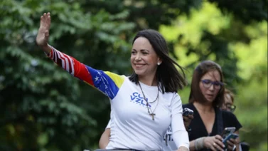 La cartera azul de María Corina Machado: Un símbolo en redes sociales