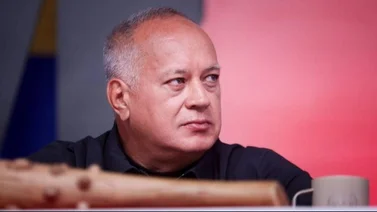 Diosdado Cabello simula encuentro con la cartera azul de María Corina Machado (+Video)