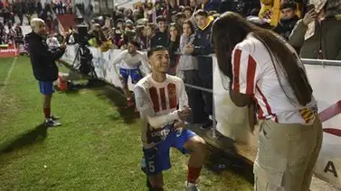 Un gol de amor: Futbolista pide matrimonio tras partido del Barcelona (+Video) Un gol de amor: Futbolista pide matrimonio tras partido del Barcelona (+Video)