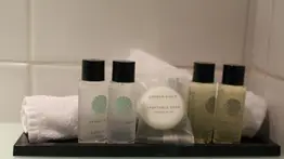 Nueva York | Nueva ley en prohíbe botellas pequeñas de plástico en hoteles