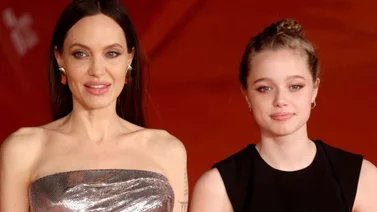 3 fotos de la mamá de Angelina Jolie que muestran el parecido con su nieta