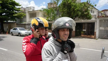 manejando moto