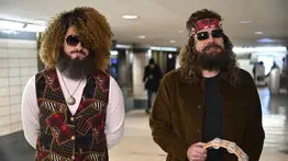 Bad Bunny y Jimmy Fallon sorprenden a pasajeros del metro de Nueva York (+Video)