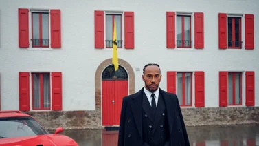¡Hamilton causa sensación! Primera imagen oficial del piloto británico en Ferrari