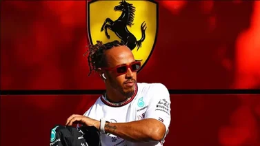 Fórmula 1: Lewis Hamilton cumple su "sueño de correr de rojo"