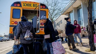 Migrantes en Chicago bajo alerta ante ola de redadas y operativos de ICE