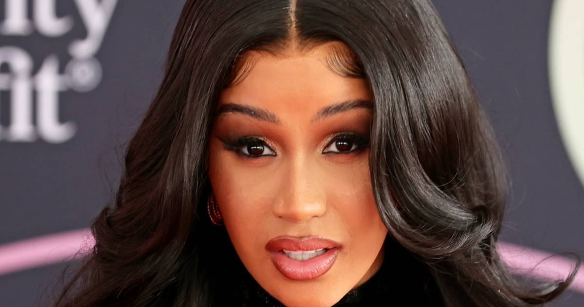Cardi Bは親密なエリアを掘削され、ソーシャルネットワークで推定されました