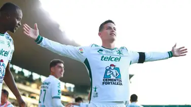 Liga MX: Técnico es expulsado tras darle una patada a James Rodríguez Liga MX: Técnico es expulsado tras darle una patada a James Rodríguez