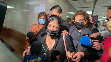 Trasladan de emergencia a madre de Arcángel tras la sentencia por el caso de su hijo fallecido 