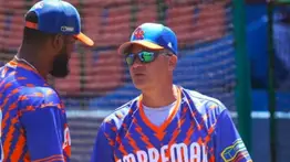 Tensión en el diamante: Omar Vizquel protagoniza fuerte altercado con la afición en Nicaragua