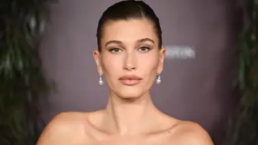 Esposa de Justin Bieber posa en sexy lencería roja y enciende las redes Esposa de Justin Bieber posa en sexy lencería roja y enciende las redes