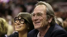 Así luce Tommy Lee Jones a días de la trágica muerte de su hija Victoria