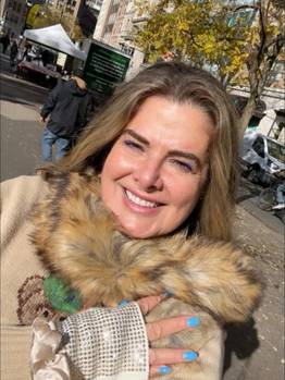 Inés María Calero impacta por su cambio de look a los 56 años